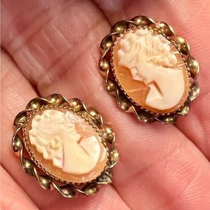 Vintage Cameo Screw Back Earrings stamped 1⁄20th 12kt GF